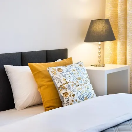 Superior Metro Centrum By Bookinghost Warsaw