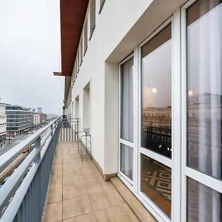 Superior Metro Centrum By Bookinghost 바르샤바