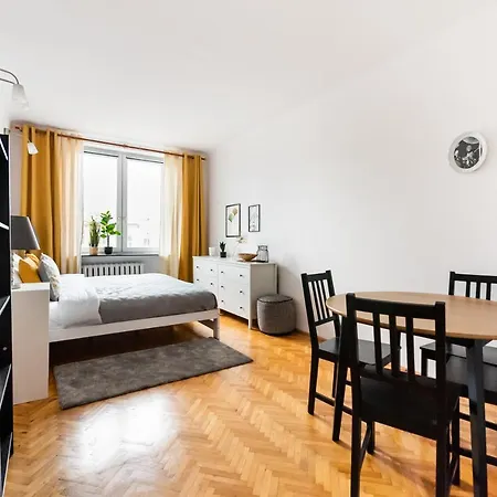 Superior Metro Centrum By Bookinghost 바르샤바