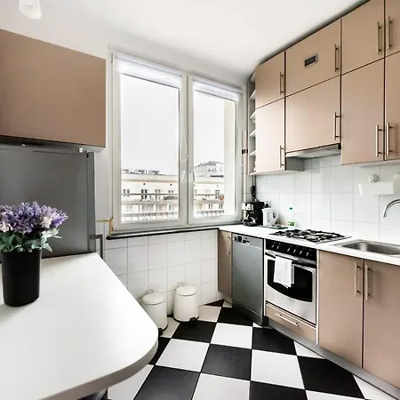 Superior Metro Centrum By Bookinghost *