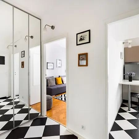 Superior Metro Centrum By Bookinghost *